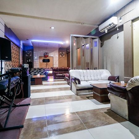 Reddoorz Plus Near Pasar Wisata Pekanbaru Buitenkant foto