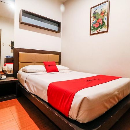 Reddoorz Plus Near Pasar Wisata Pekanbaru Buitenkant foto