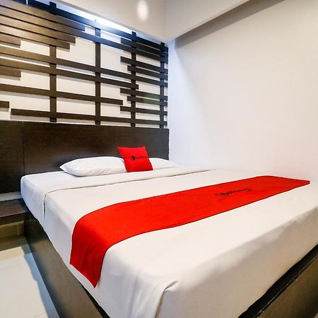 Reddoorz Plus Near Pasar Wisata Pekanbaru Buitenkant foto