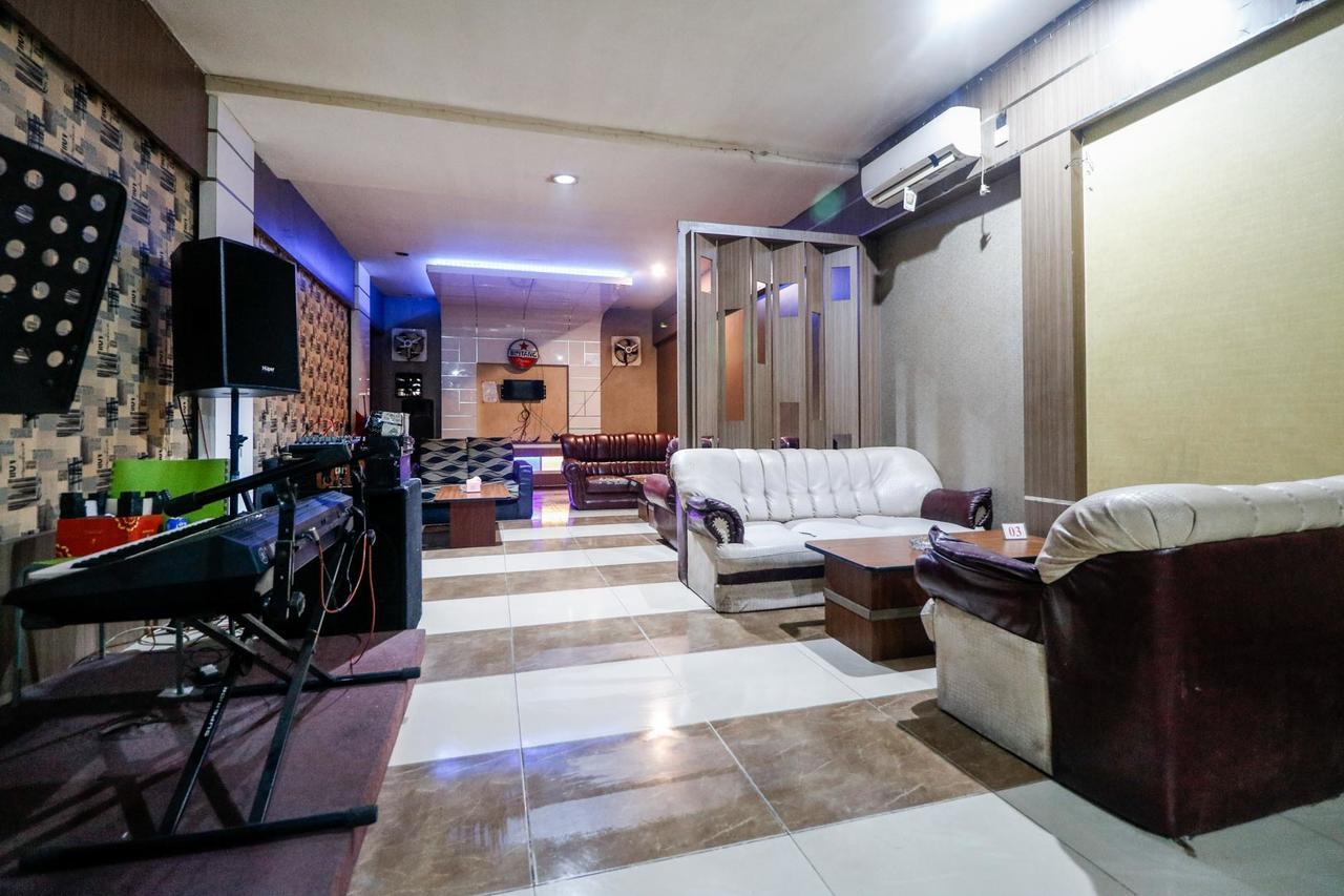 Reddoorz Plus Near Pasar Wisata Pekanbaru Buitenkant foto