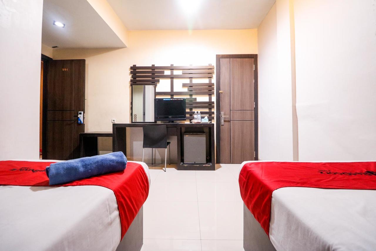 Reddoorz Plus Near Pasar Wisata Pekanbaru Buitenkant foto