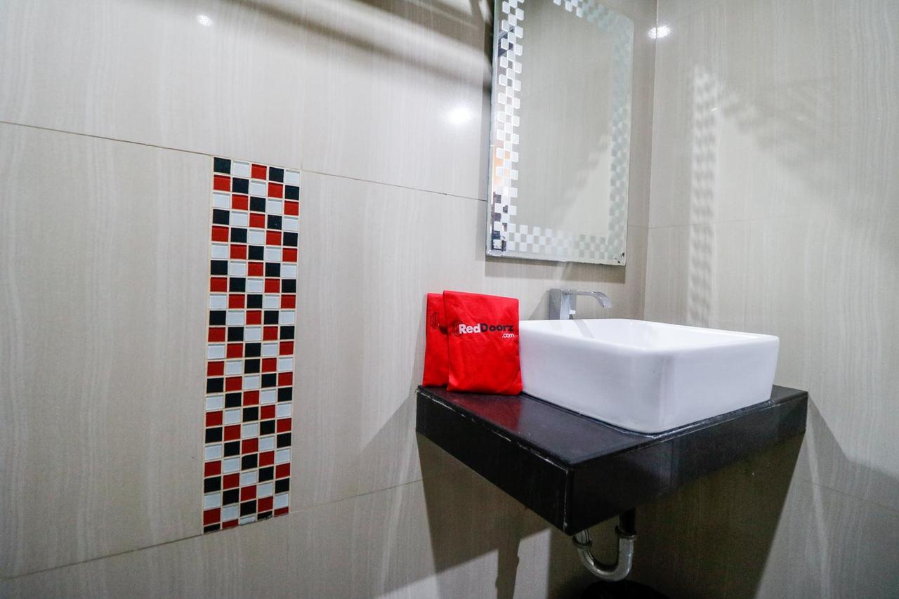 Reddoorz Plus Near Pasar Wisata Pekanbaru Buitenkant foto