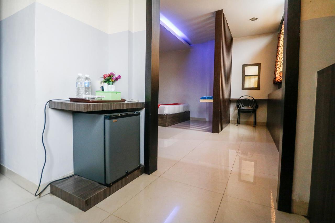 Reddoorz Plus Near Pasar Wisata Pekanbaru Buitenkant foto