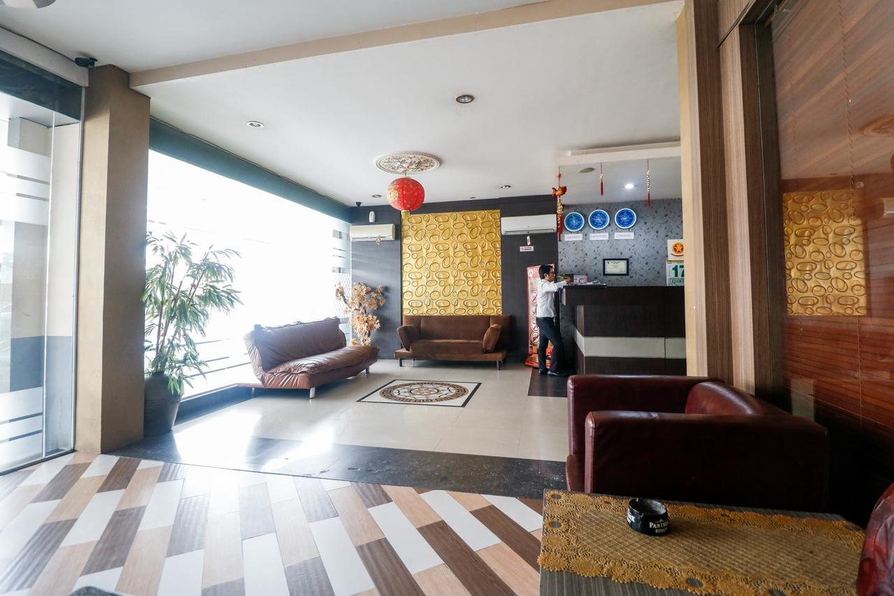 Reddoorz Plus Near Pasar Wisata Pekanbaru Buitenkant foto