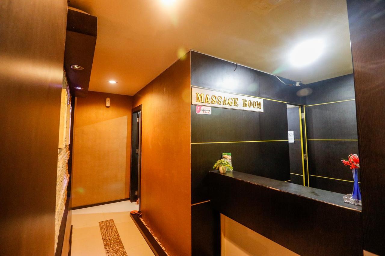 Reddoorz Plus Near Pasar Wisata Pekanbaru Buitenkant foto