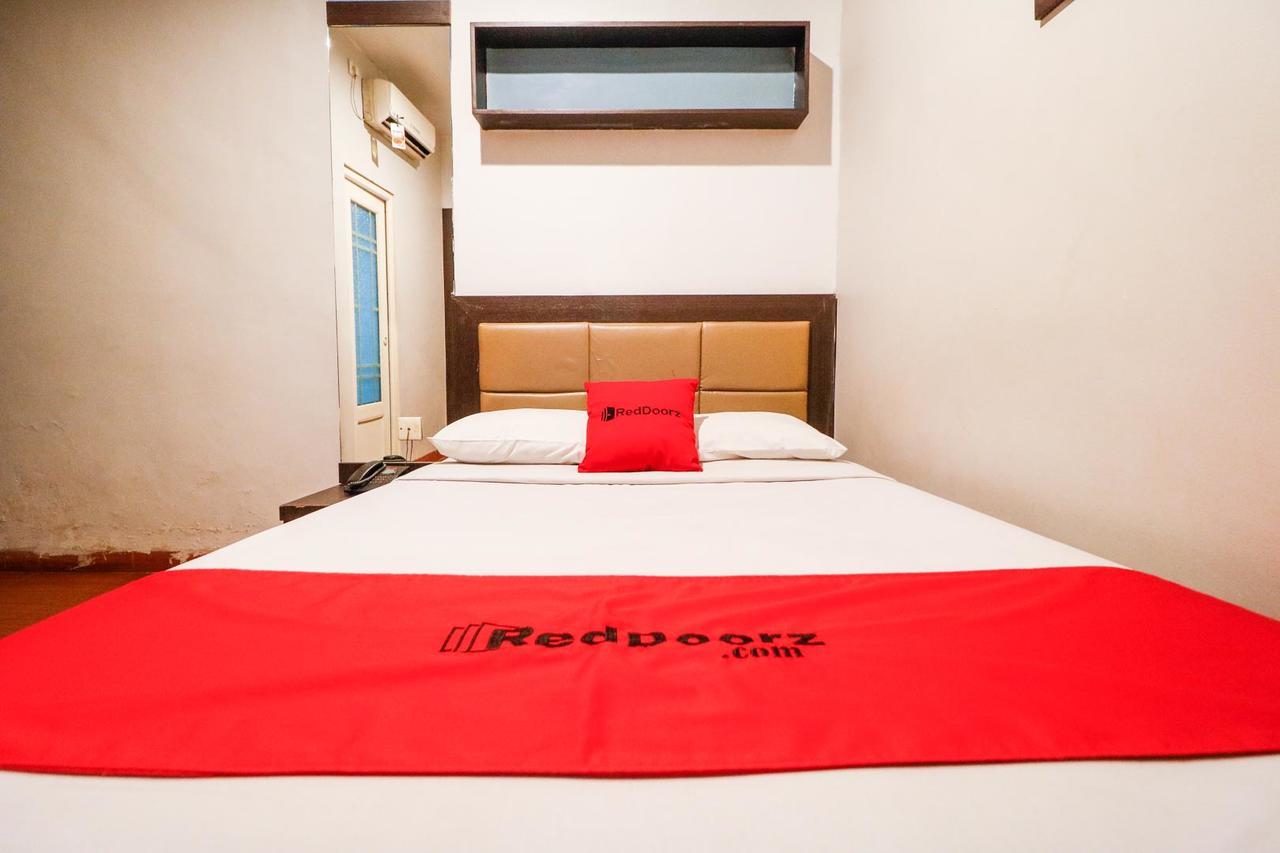 Reddoorz Plus Near Pasar Wisata Pekanbaru Buitenkant foto