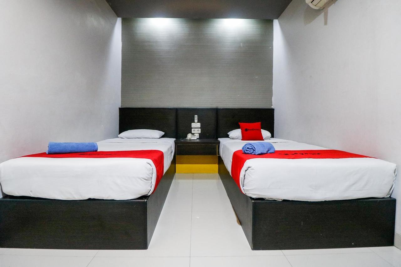 Reddoorz Plus Near Pasar Wisata Pekanbaru Buitenkant foto