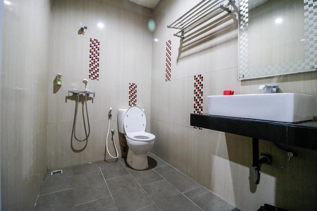 Reddoorz Plus Near Pasar Wisata Pekanbaru Buitenkant foto